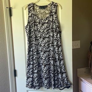 Susan Graver Style ladies dress - Large. NWOT.